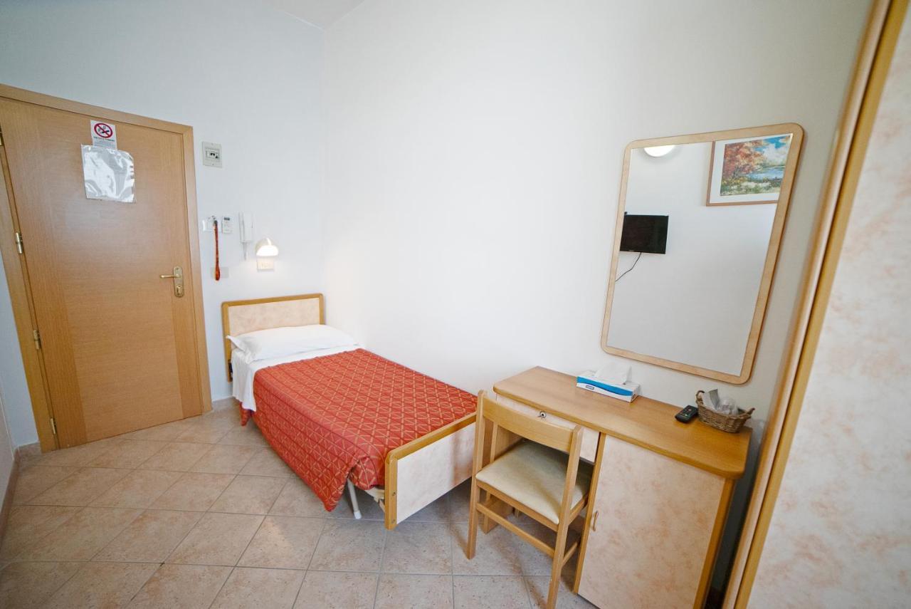 Hotel Ricci Rimini Luaran gambar